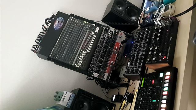 Sunday live Techno Jam 20022022 roland tr-8s behringer pro-1 moog dfam смотреть онлайн