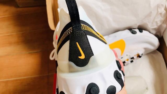 Unboxing: Nike React Element 55 'University Gold' смотреть онлайн