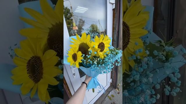 А как вам такое Солнышко🌞 #flowers #флористика #цветы #букет #упаковка смотреть онлайн