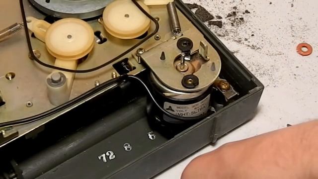 001p2 - Disassembing a mundane radio смотреть онлайн