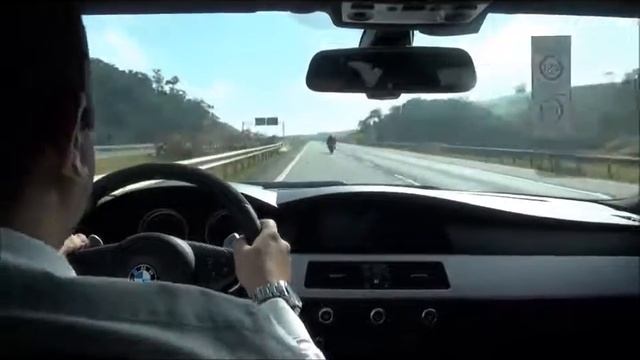 REPSOL HONDA 1000RR VS BMW M5 ! TOP SPEED! смотреть онлайн