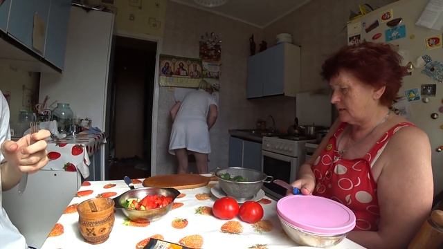 МАМА ПОДАРИЛА ВЕЛОСИПЕД И ЧЕРЕЗ ГОД УЖЕ ГОВОРИТ ЧТО ОН НЕ МОЙ смотреть онлайн