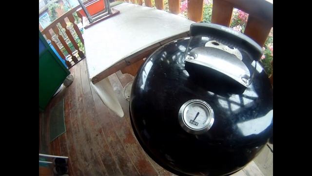 Холодное копчение на угольном гриле WEBER 47 см.Дымогенератор холодного копчения. смотреть онлайн