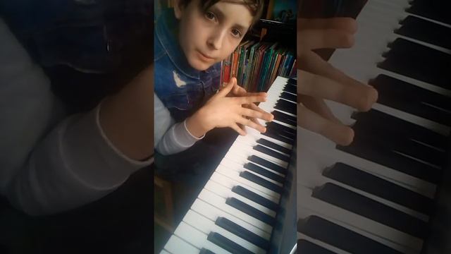 Серый 🗿 играет на скрипке. Синтезатор!♪♫*•♪ смотреть онлайн