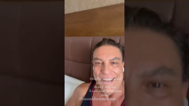 Osvaldo Rios saluda desde el hotel смотреть онлайн