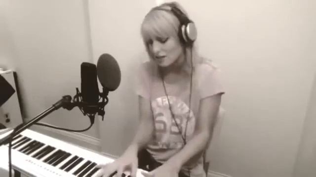 красиво играет на фортепиано смотреть онлайн