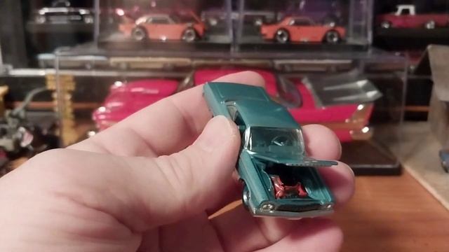 Unboxing Johnny Lightning 1962 Chevy Bel-Air version A & B смотреть онлайн