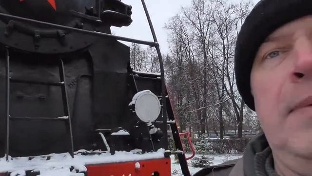 Паровоз памятник на площади, город Орёл, железнодорожный вокзал смотреть онлайн