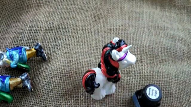 Елочная игрушка ручной работы Единорог Rocksy Hard Rocksy. Фарфоровая елочная игрушка Glasmal Farbe смотреть онлайн