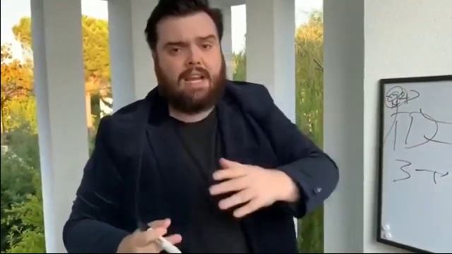 ВИДЕО В КОТОРОМ ЧЕЛОВЕК ЧТО-ТО ОБЪЯСНЯЕТ смотреть онлайн