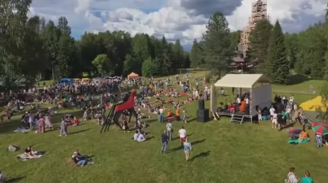 В «Малых Корелах» отгремел этно-джазовый фестиваль «СеноFEST» смотреть онлайн