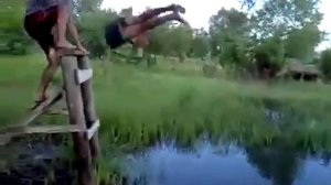 Пьяные парни на тарзанке  прикол с 40 секунды