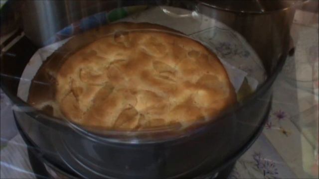 Шарлотка-очень удачный рецепт бисквита и Баксюша-певун-шалунишка! смотреть онлайн