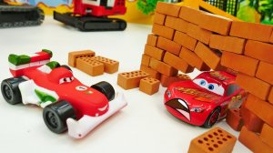 Молния Маквин ловит Франческо Тачки мультики про машинки