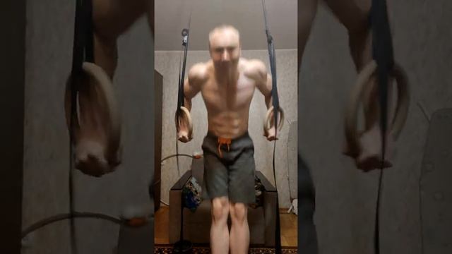 ОЛЕГ МОНГОЛ делает ОТЖИМАНИЯ на кольцах #олегмонгол смотреть онлайн