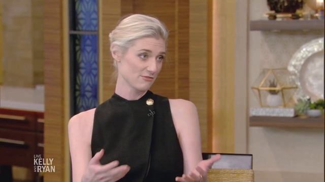 Elizabeth Debicki Spent Valentine’s Day at the Museum of Natural History смотреть онлайн