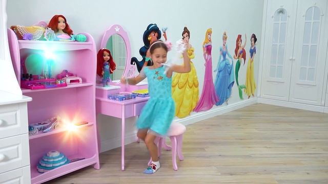 София превратилась в принцессу Русалочку, Sofia turned Princesses into a real little mermaids смотреть онлайн