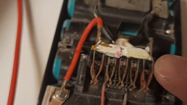 аккумулятор DeWalt 14 года перестал работать. все банально просто оказалось смотреть онлайн