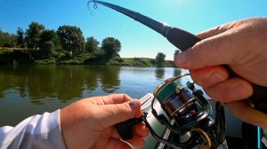 ПОЙМАЛ КРУПНОГО САЗАНА С ЛОДКИ НА ФИДЕР! РЫБАЛКА С НОЧЕВКОЙ В АСТРАХАНИ!