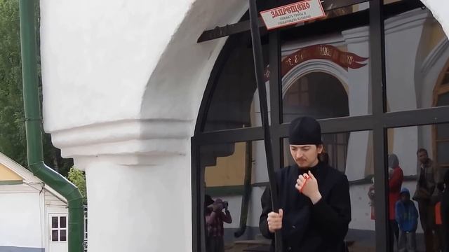 Колокольный звон в Псково - Печерском Монастыре ... смотреть онлайн