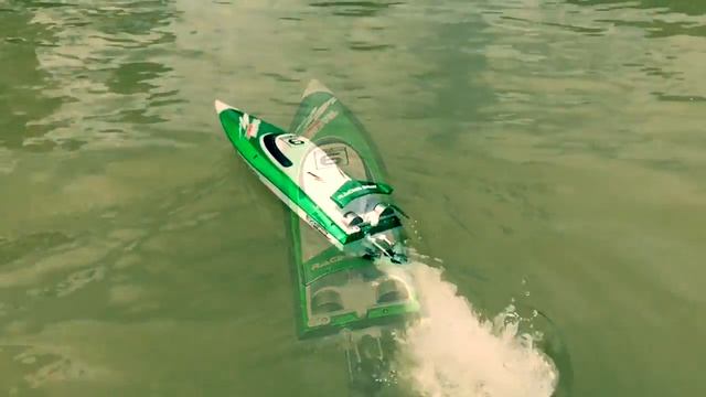 Feilun FT009 2.4G 4CH Water Cooling High Speed Racing RC Boat смотреть онлайн