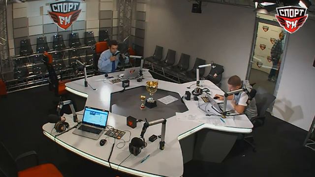 Арбитр ФИФА Сергей Карасев в гостях у Спорт FM. 05.10.16 смотреть онлайн