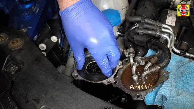 How to Replace the fuel filter on the VW Touran 2003 to 2015 смотреть онлайн