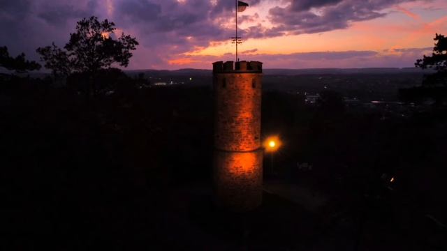 Der Wartturm.Abendliche Herbststimmung Buchen im Odenwald смотреть онлайн