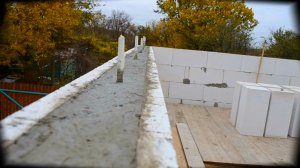 Как сделать замкнутый армопояс для дома из газобетона своими руками / Серия 39.mp4