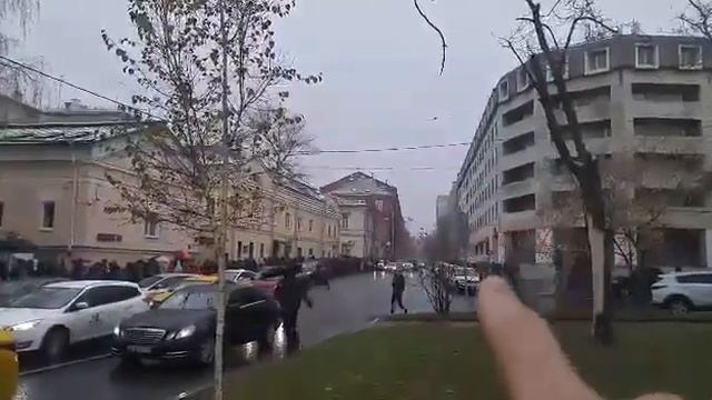 Более тысячи человек пришли к «Яндексу» за бесплатной колонкой смотреть онлайн