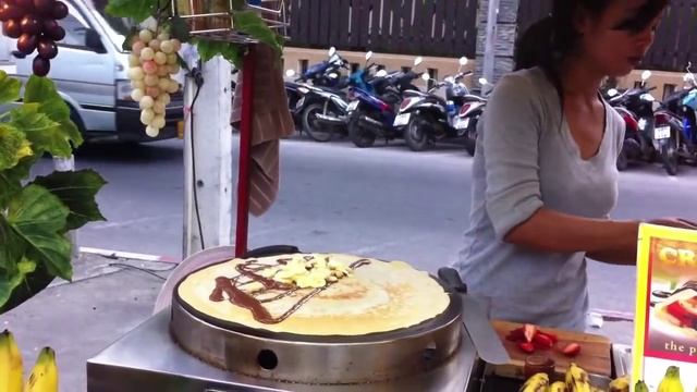 Блины с черничным вареньем