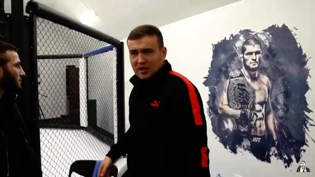 Печать вертикальным принтером в спортивном зале. ArtRobots. смотреть онлайн
