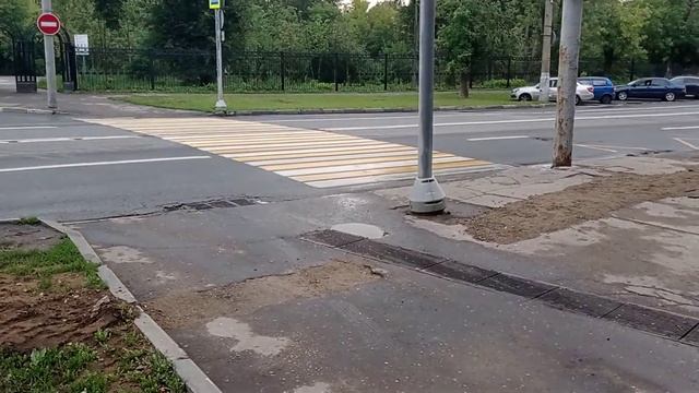 В районе Кузьминки жители 2-й год просят установить лежачего полицейского, пока не случилось беды смотреть онлайн