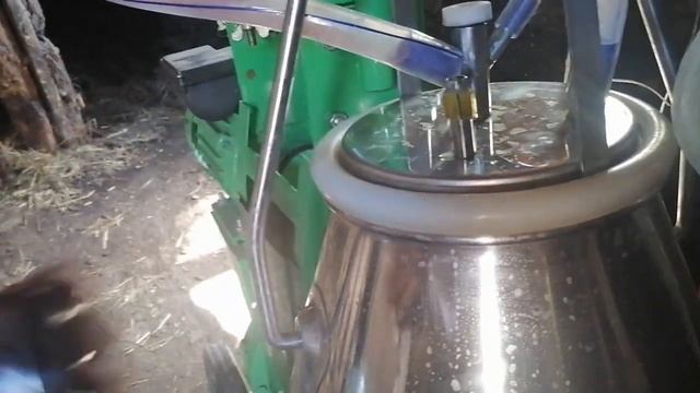Доильный аппарат молочная ферма удобство в сарае и небольшая доработка самого аппарата смотреть онлайн