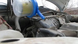 Продуваем от грязи медную трубку подачи газа ГБО.