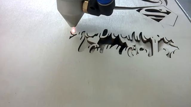 станок лазерной резки фанеры 4 мм. Лазерная трубка Yongli 60 вт смотреть онлайн