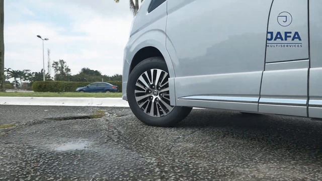 TOYOTA GRANVIA 2023