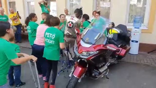 Pető Intézet Goldwing Club смотреть онлайн