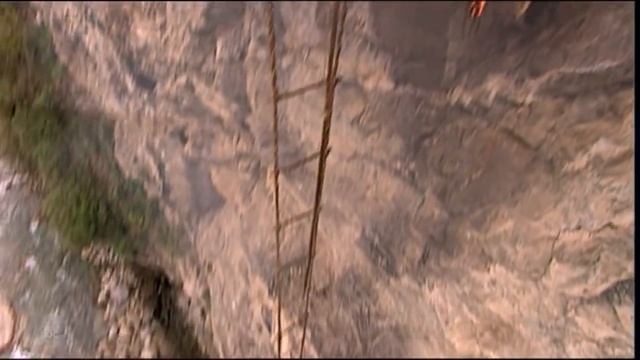 Охотники на дикий горный мед Гурунские племена. The Gurung Honey Hunters смотреть онлайн
