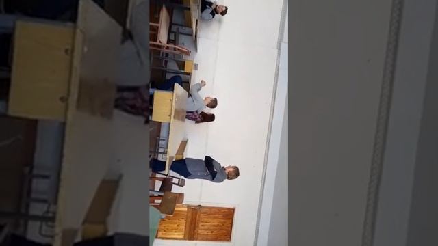 Девчёнка орёт на учителя матом смотреть онлайн