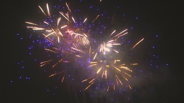 С083 АССОРТИ (118 залпов, 1.2"-1.5") смотреть онлайн