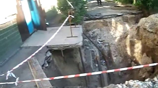 Ремонт теплосети возле подьезда. смотреть онлайн