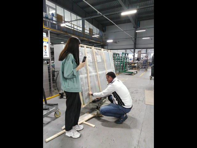 Шикарный витраж в портальной конструкции Консиб. Объект г. Барнаул смотреть онлайн