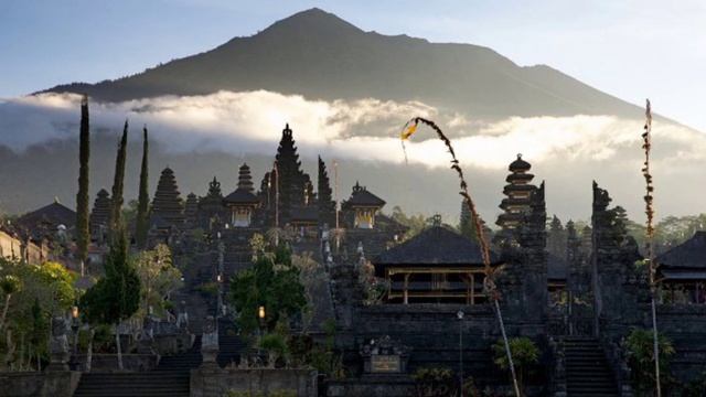 INDONESIA BERJAPA -DI BALI - MAHA MRTYUM JAYA MANTRA - OM TRAYAMBAKAM YAJAMAHE... смотреть онлайн