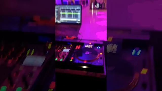 DJ Adam Pokora Dekoracja światłem parkietu Villa Foksal смотреть онлайн