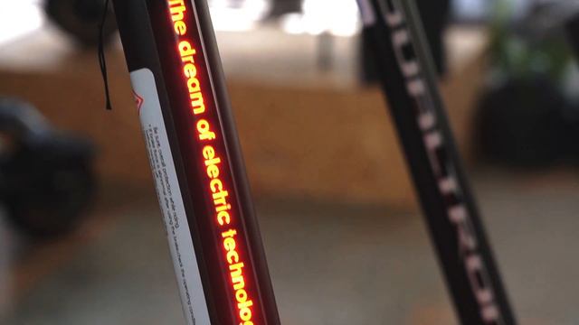 La patineta más liviana y ágil de su segmento: Dualtron Eagle смотреть онлайн