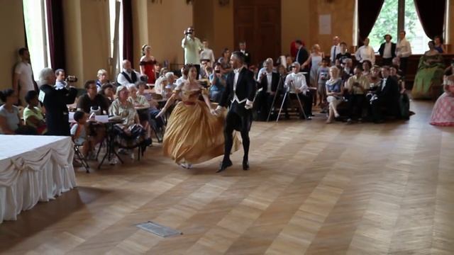 Carnet de Bals 2015 : Championnat de France - Valse du Papillon - Jean-Guillaume Bart et Olivia Wel смотреть онлайн