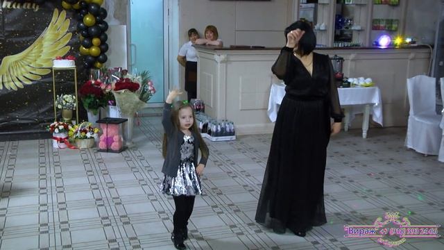 Маленькая внучка станцевала бабушке кавказский танец смотреть онлайн