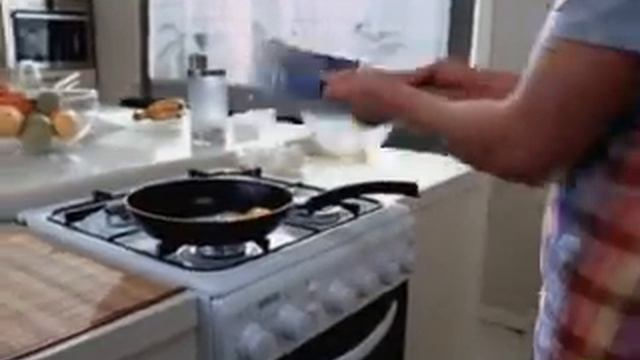 Efecta_Eggs.mpg смотреть онлайн