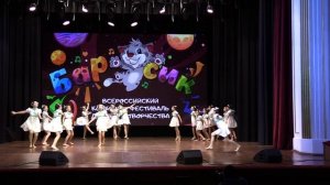 Театр танца 'Дорога из города'. Группа 'Чудесники'. Танец 'С чего начинается Родина'.